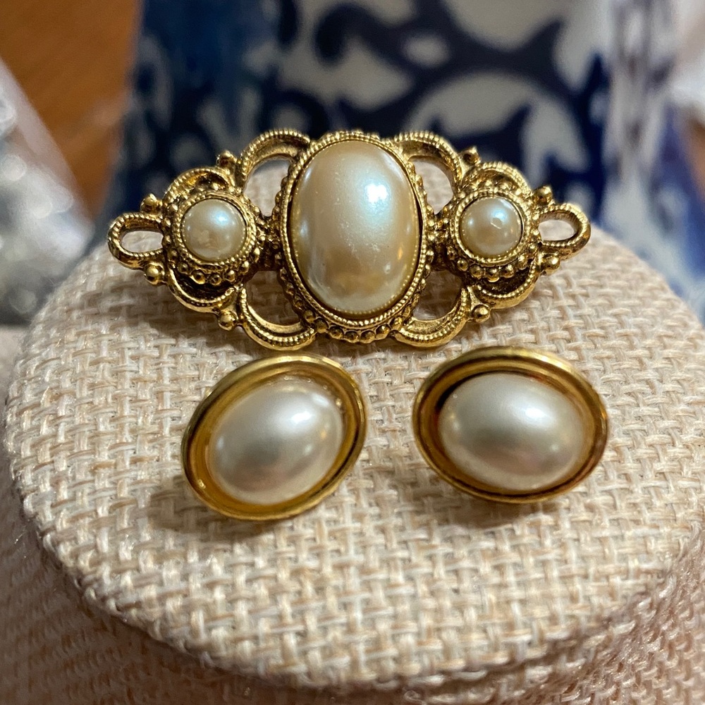 Vintage Gold and Pearl Jewelry Set